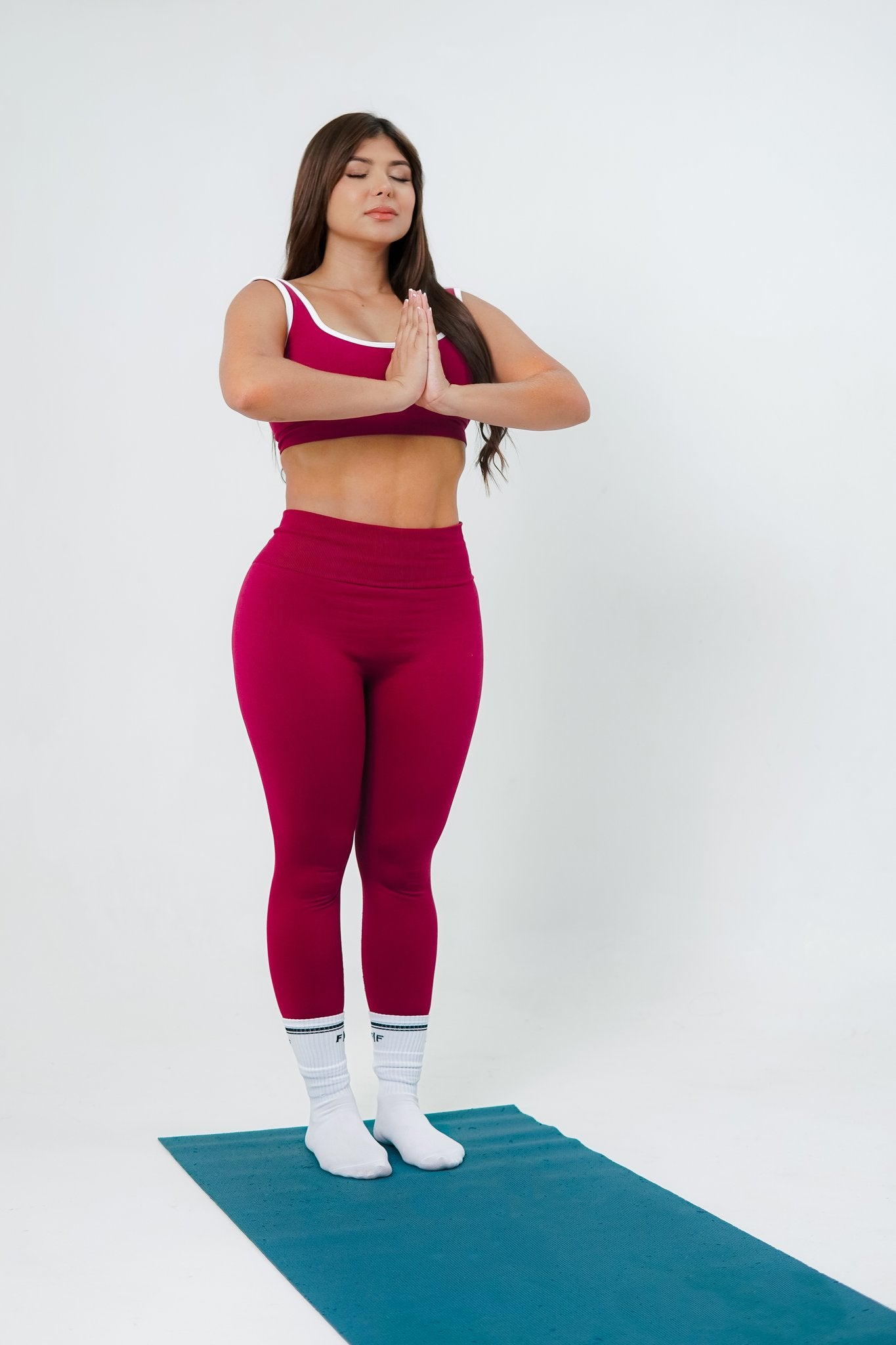 CONJUNTO 2 PIEZAS SEAMLESS AITANA (TOP + LEGGINS) - BERENJENA